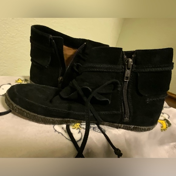 UGG Black Suede Moccasins Like New - Picture 7 of 11